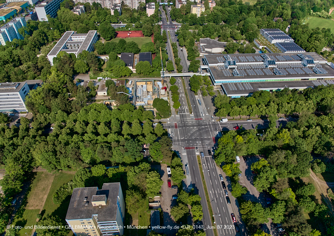 07.06.2023 - aktuelle Fotos von der »<strong><i>Baustelle zum Hort für Kinder</i></strong>« in Neuperlach in München